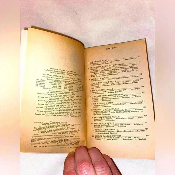 1975 Soft Cover Book-Guinness Book of World Records by N. & R. McWhirter - Picture 4 of 4